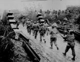 ww2/european/22 - U.S. soldiers crossing the Siegfried Line.jpg